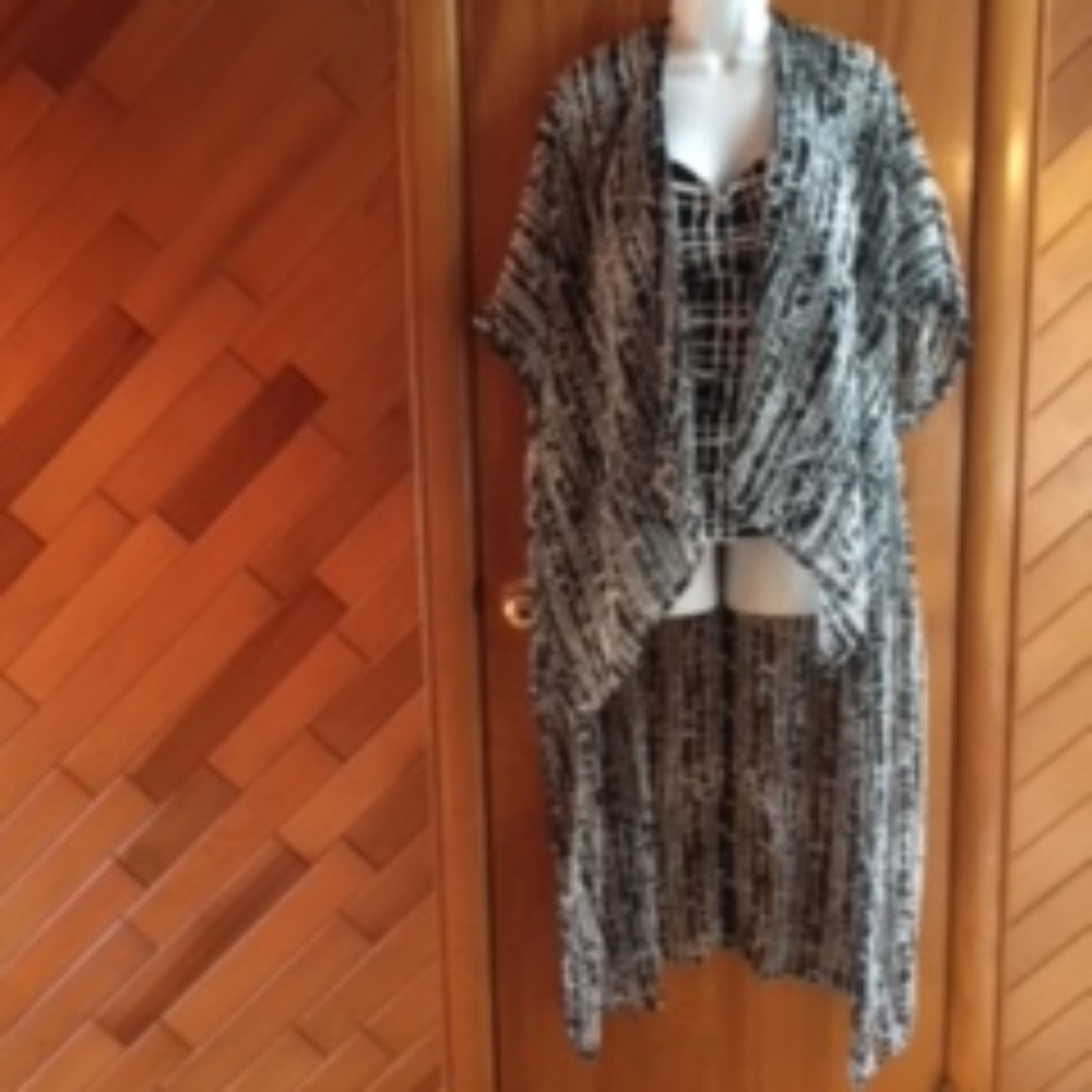 NWT - Chic Silky High Low Cover up w Matching Hat